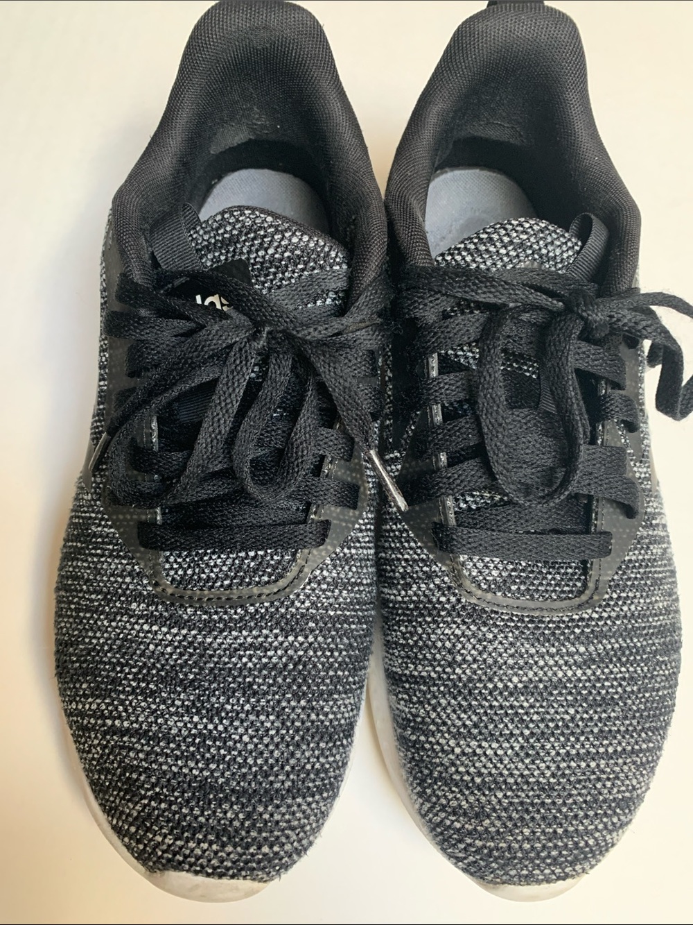 Comfortable adidas Black/Grey Knit Lace-Up Sneakers for Men. Pre-owned. Size:8.5